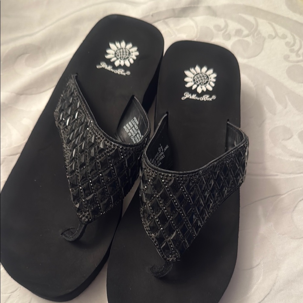 Black Women's Sandals yellow box - Picture 3 of 4